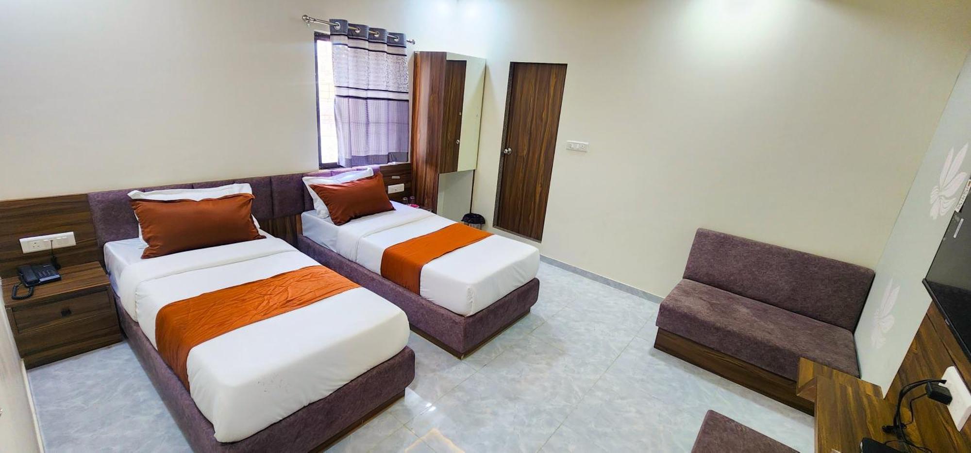 Hotel Nova Blue Ahmedabad Exterior foto
