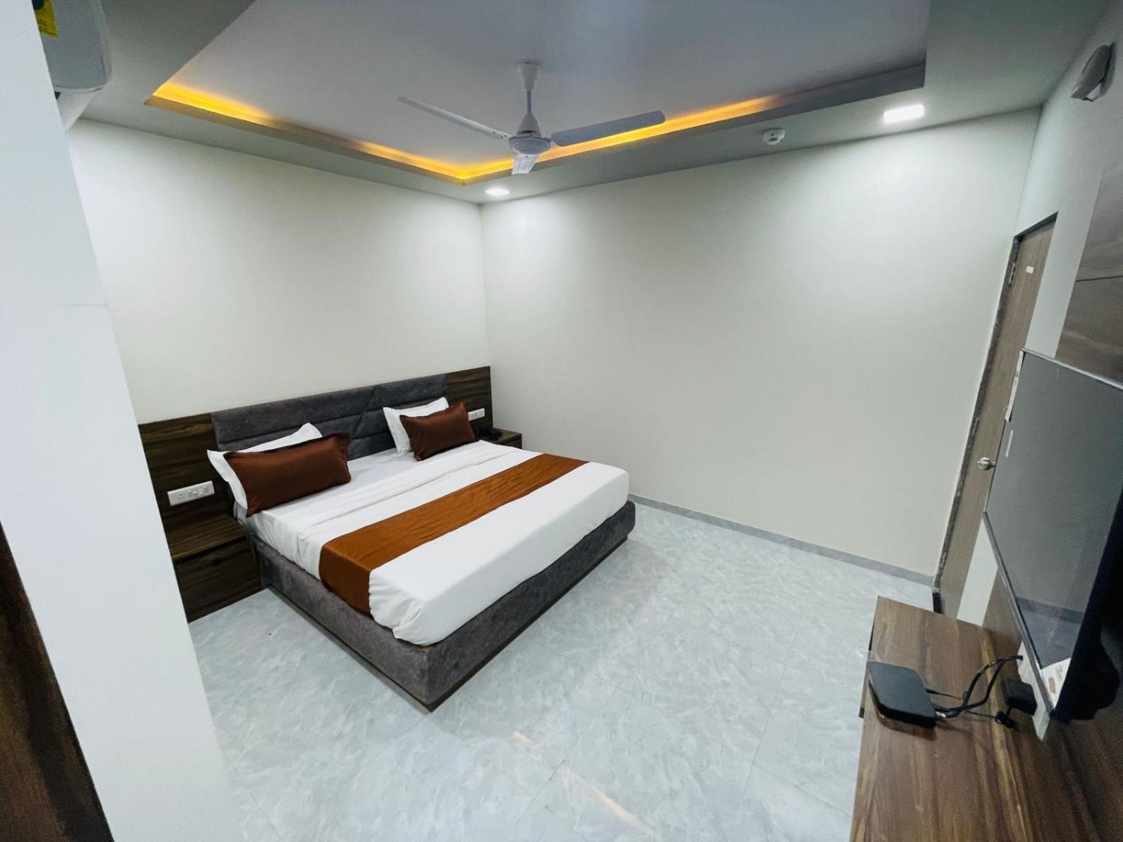 Hotel Nova Blue Ahmedabad Exterior foto